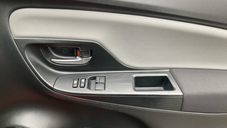 Toyota Yaris 1.5 VVT-i Icon 5dr Petrol Hatchback